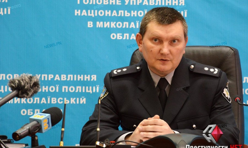 Полиция Николаева не помешала «азовцам» разрисовывать российские банки, поскольку «их было больше»