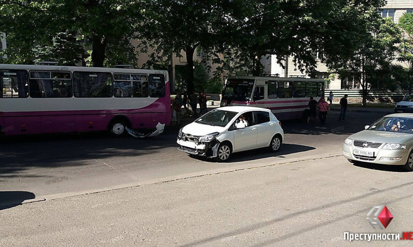 В Николаеве очередное ДТП  ограничено движение машин