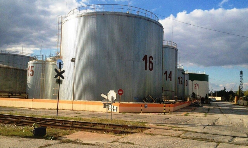Подозрительное подсолнечное масло не смогло уйти с Николаевщины на экспорт – вмешались правоохранители