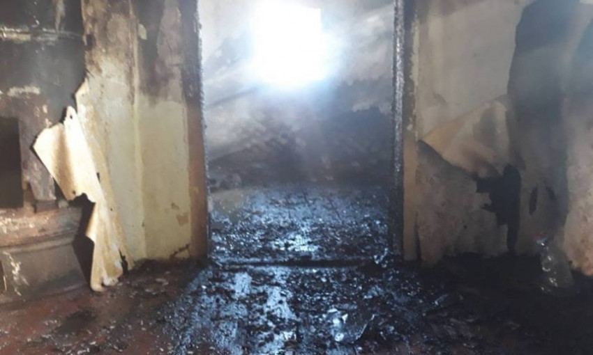 В Николаевской области из-за короткого замыкания горел жилой дом