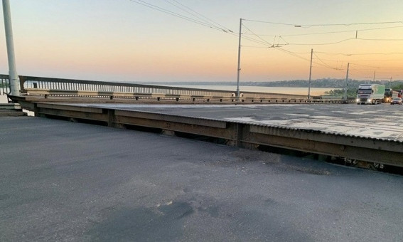 Ремонт Ингульского моста – подрядчик готов продолжать работы, но дело «стоит»