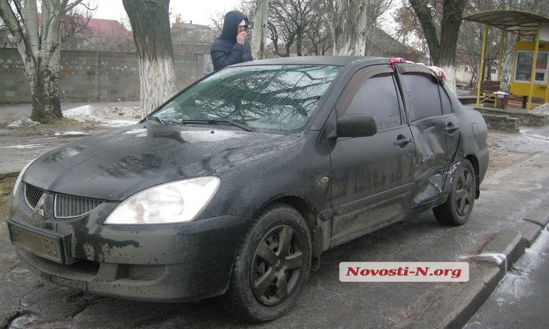 ДТП на Богоявленском проспекте при участии автомобилей Mitsubishi Lancer и Renault Logan