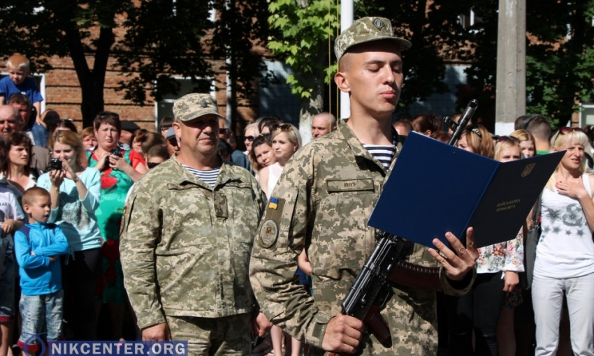 Николаевские курсанты ВМСУ присягнули на верность украинскому народу