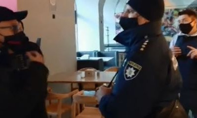 В Николаеве полиция пришла проверять закрытый бар 