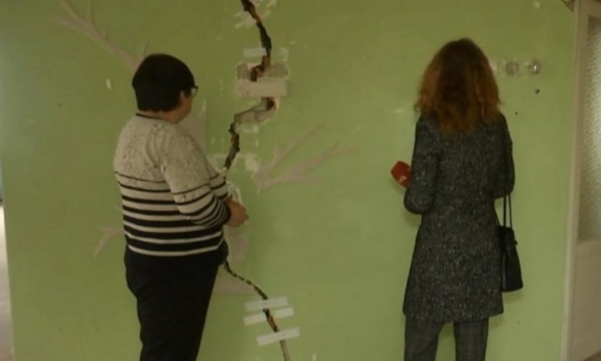 «Через трещины в стенах залетают птицы»: детсад на Николаевщине ужаснул своим видом