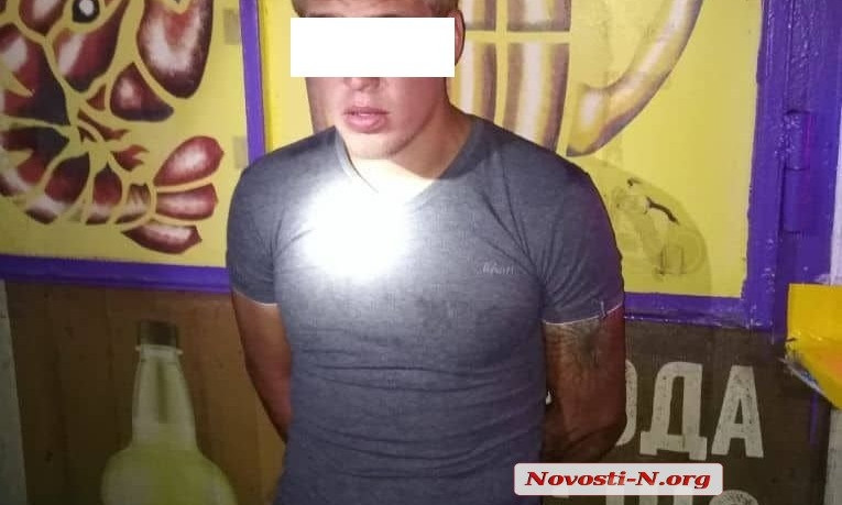 Ночью в Николаеве патрульные по горячим следам задержали уличного грабителя