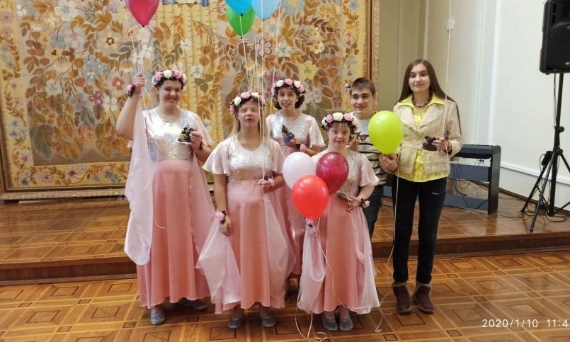 В Николаевском ЗАГСе «особенные» подростки показали концерт