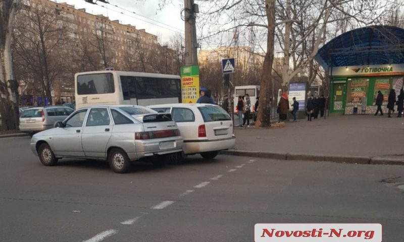 На Центральном проспекте столкнулись два автомобиля«ВАЗ-2112» и Skoda Octavia