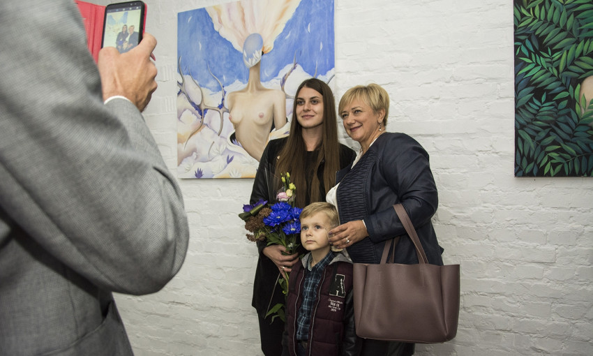 Жители Николаева и гости города увидели «GLAZA» художницы Марины Холодной и работы инкогнито