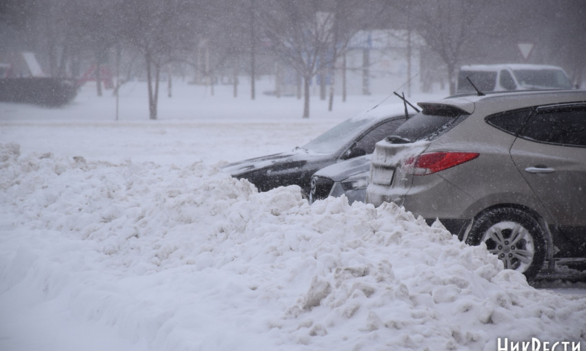 Третий день снегопада в Николаеве: Школы не работают, движение транспорта затруднено