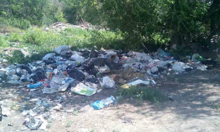 Туристы в Мигии после себя оставляют горы мусора