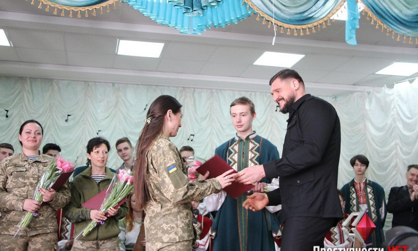  В Николаеве поздравили женщин, служащих в морской пехоте