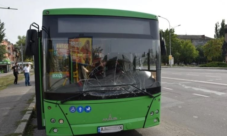 В Николаеве столкнулись зеленый автобус и маршрутка 