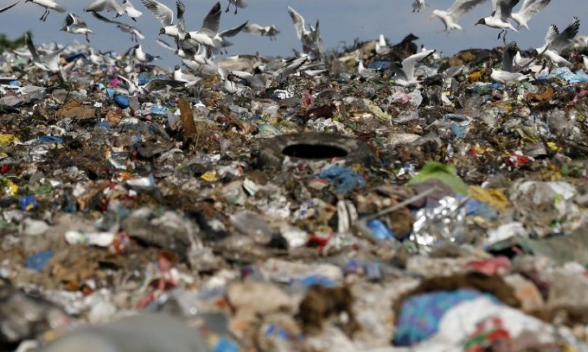 На свалке возле села Весеннее ребенок оказался под завалами бытовых мусорных отходов