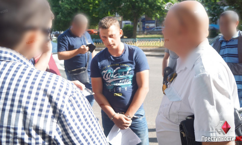 В Николаеве за вымогательство взятки задержан офицер патрульной полиции