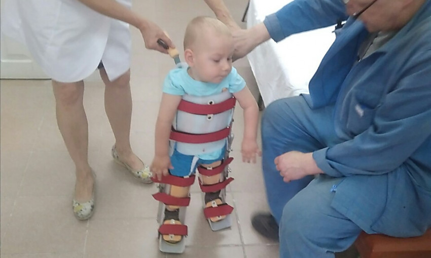 В Николаеве волонтеры собирают средства на лечение для маленького мальчика, страдающего от тяжелого заболевания