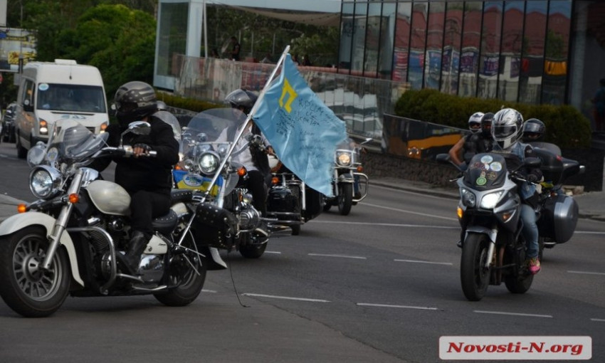 Жители Николаева встречают участников мотопробега, посвященного единству и миру