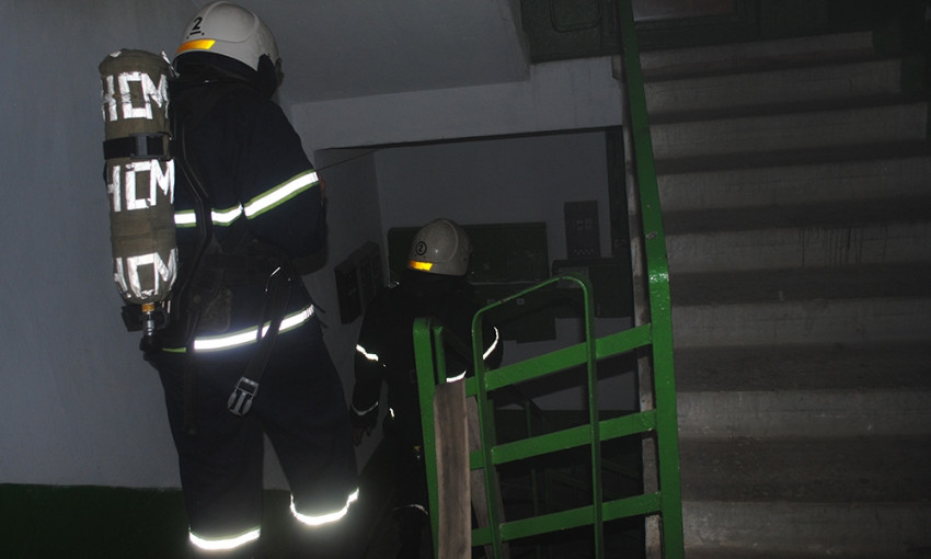 В Николаеве во время пожара в девятиэтажке спасли 58-летнего мужчину