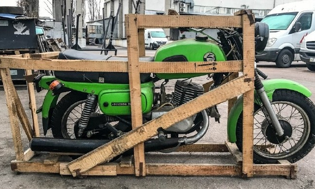 Житель Николаева почти 30 лет хранил у себя в гараже новый мотоцикл «Восход»