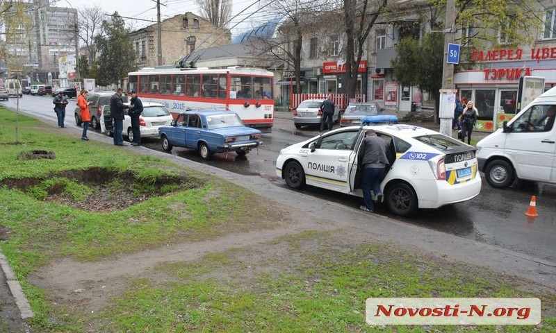 В центре Николаева в ДТП попало три автомобиля