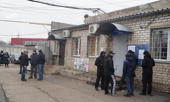 В Николаеве возобновилось противостояние за вещевой рынок «Колос»