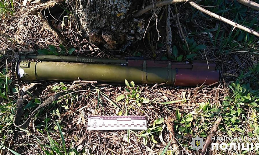 В Николаевской области в лесопосадке нашли заряженный гранатомет