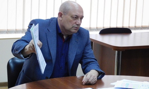 Восстановленный в должности мэр Южноукраинска хочет распустить горсовет