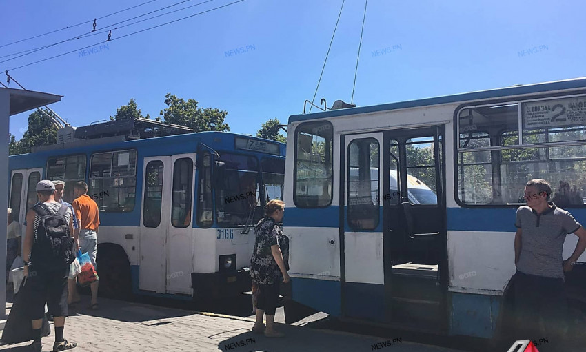 В Николаеве троллейбус №2 временно не ходил до конечной остановки - на электротрансе сказали, что чистят контактные линии
