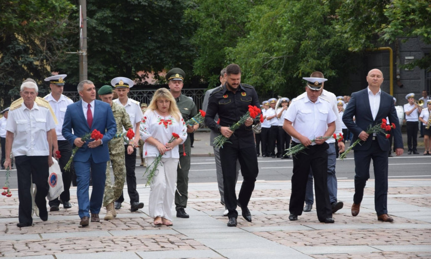 Николаевцы почтили память погибших моряков-десантников