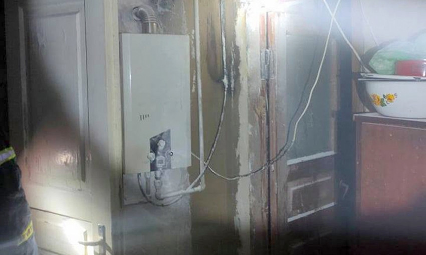 В Николаеве горел дом – спасатели предотвратили взрыв газовой колонки