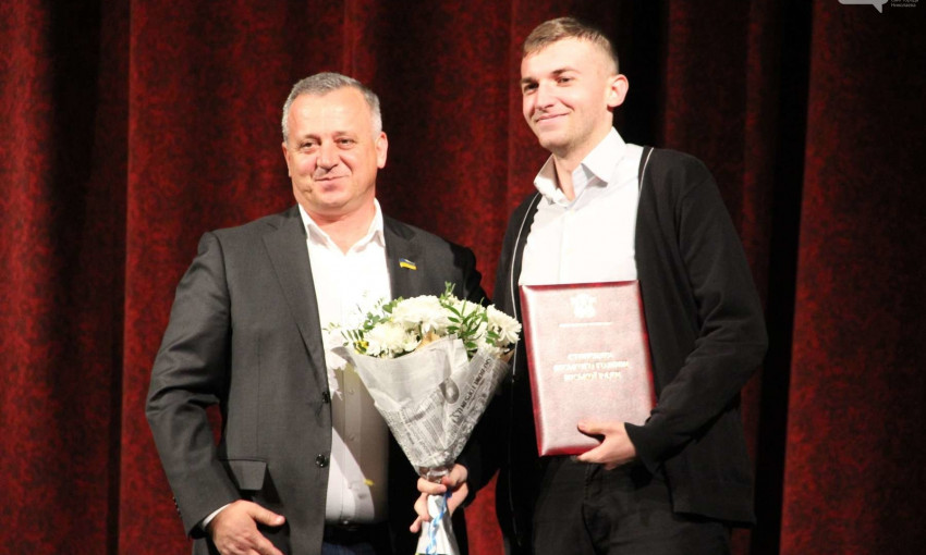 В Николаеве студентам вручили стипендии мэра Николаева