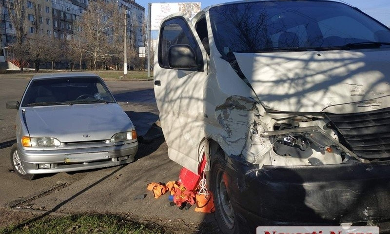 В центре Николаева столкнулись «Тойота» и ВАЗ — пострадал водитель