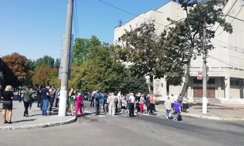 Сотрудники "Степового" перекрыли дорогу в центре Николаева 