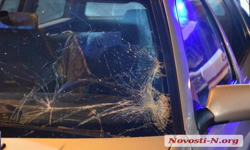 Автомобиль с молдавскими номерами сбил пешехода, перебегавшего на красный сигнал светофора