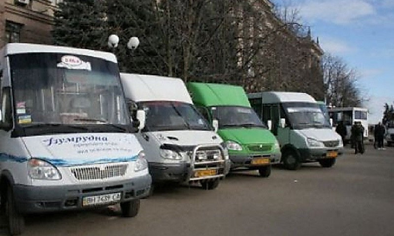 В Николаеве жители пригорода заблокировали несколько маршруток из-за повышения цены на проезд