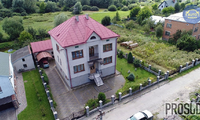 Журналисты показали роскошный дом семьи главного прокурора Николаевщины