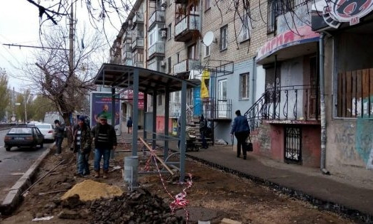 В Николаеве проводят капитальный ремонт остановок общественного транспорта