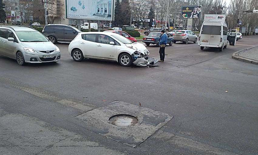 В Николаеве пассажирский маршрут попал в ДТП из за светофора