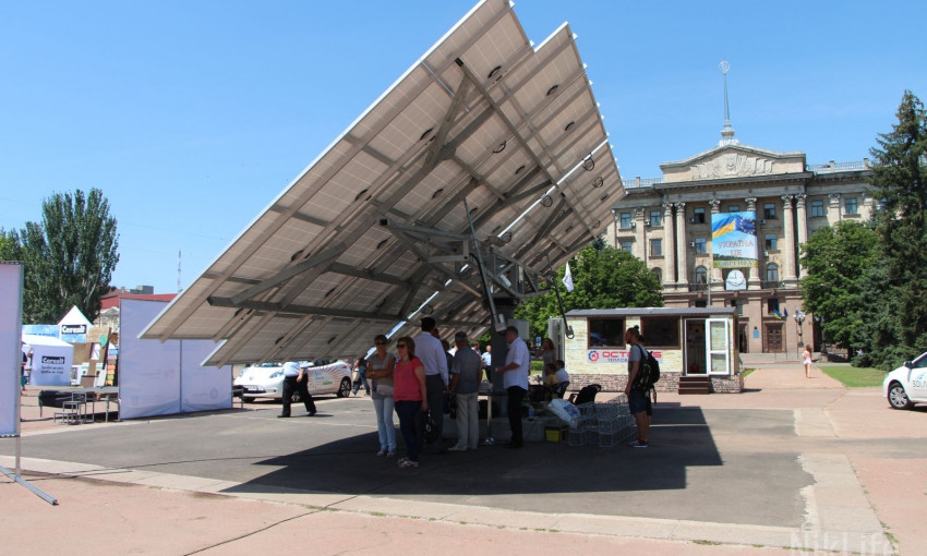 «Солнечное дерево» на месте Ленина: николаевцев учили быть энергоэффективными