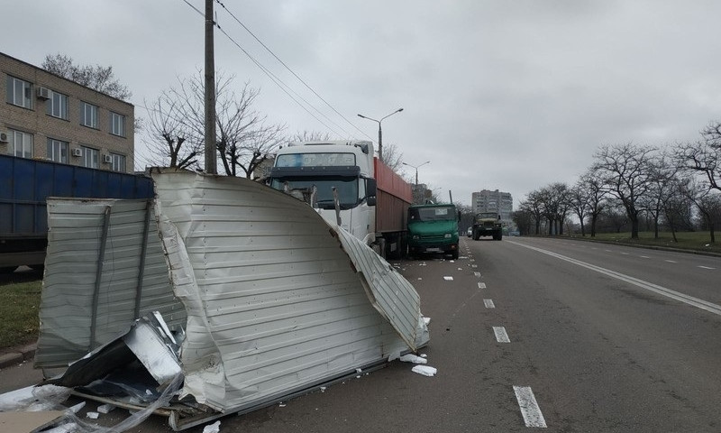 В Николаеве в результате дтп грузовик потерял будку