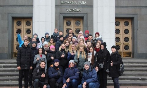 Николаевские студенты, получившие стипендию мэра, побывали на экскурсии в Верховной Раде