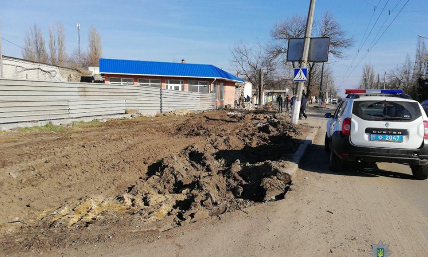 В Николаеве остановку общественного транспорта превращают в автопарковку