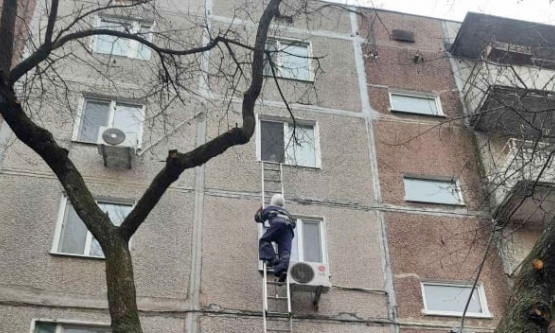 1 января николаевские спасатели вскрыли две квартиры, чтобы помочь старикам