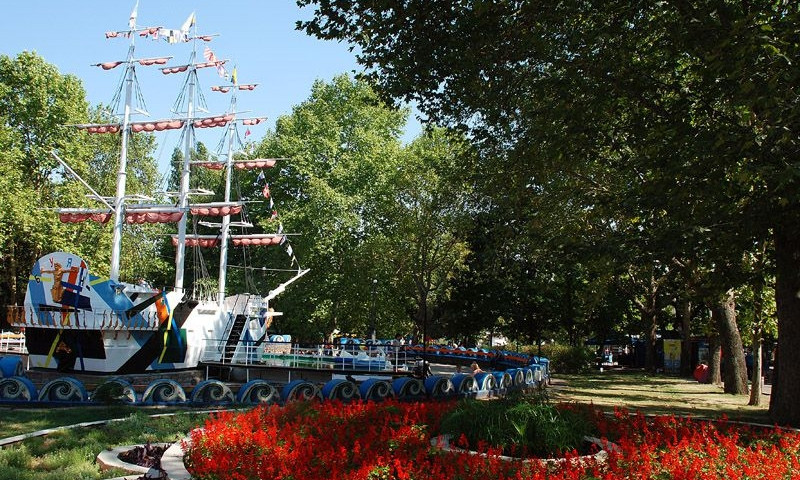 Проблемы – реконструкция кораблика в николаевском городке «Сказка» затягивается до конца года
