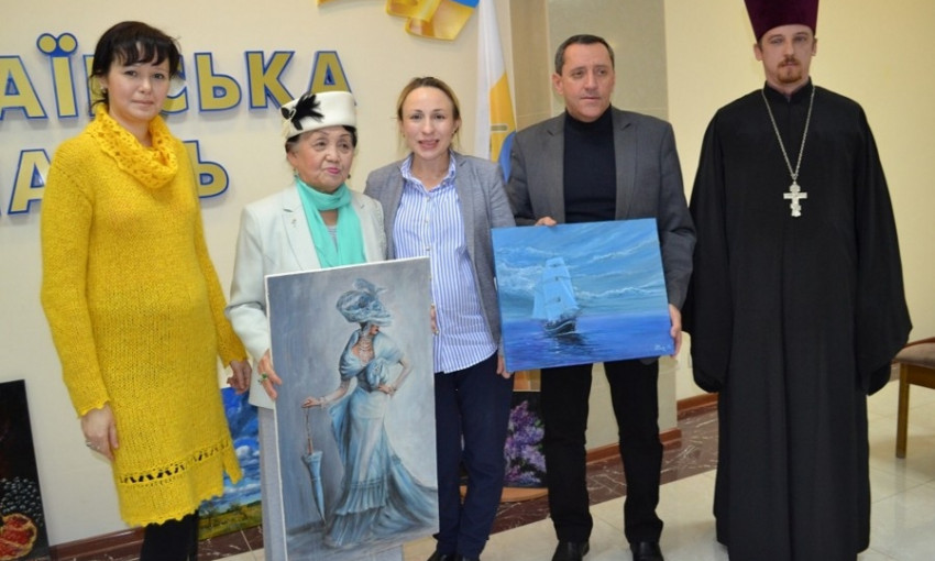 Москаленко торжественно закрыла благотворительную выставку картин николаевской художницы Березовенко