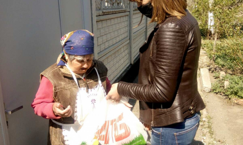 COVID-19: Малообеспеченным жителям Николаевщины раздают продуктовые наборы от АТБ