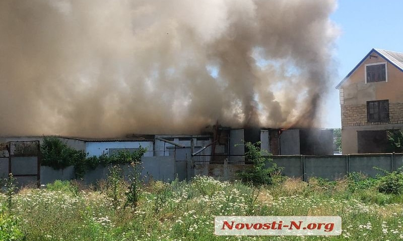 На въезде в Николаев произошел масштабный пожар