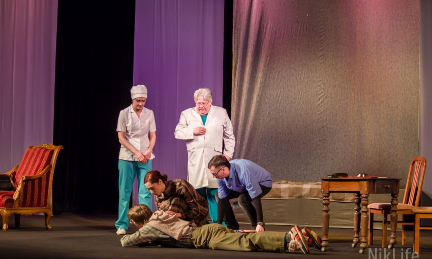 Русдрам показал чудеса медицины и жестокость мира в спектакле «Совершенный Чарли»