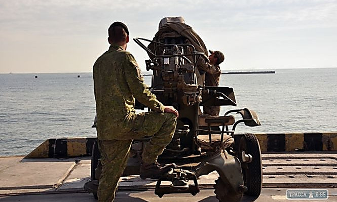 «Непоколебимая стойкость-2017»: Морские пехотинцы отработали учения в Одесском порту