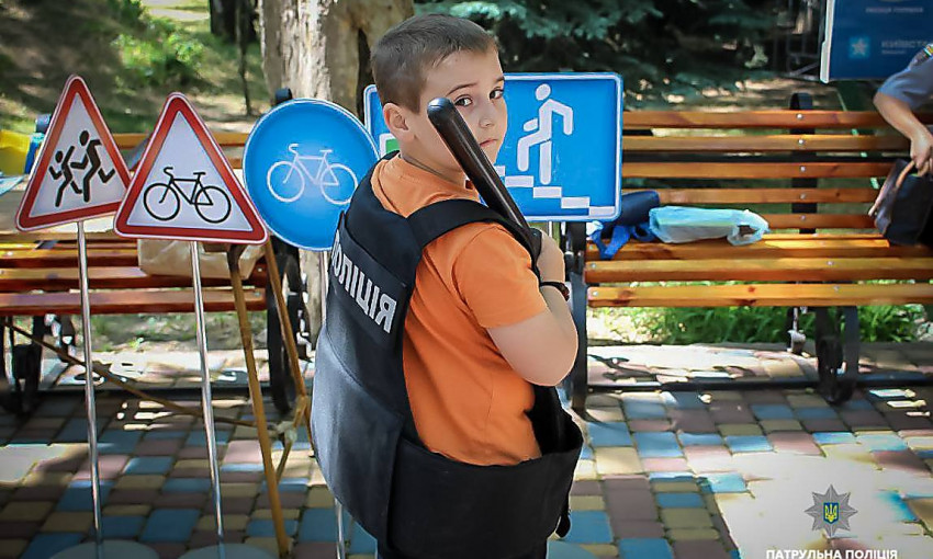 На Николаевщине спасатели и полицейские устроили праздник для детей